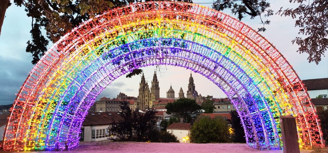 Arco gay en el paseo de la Alameda