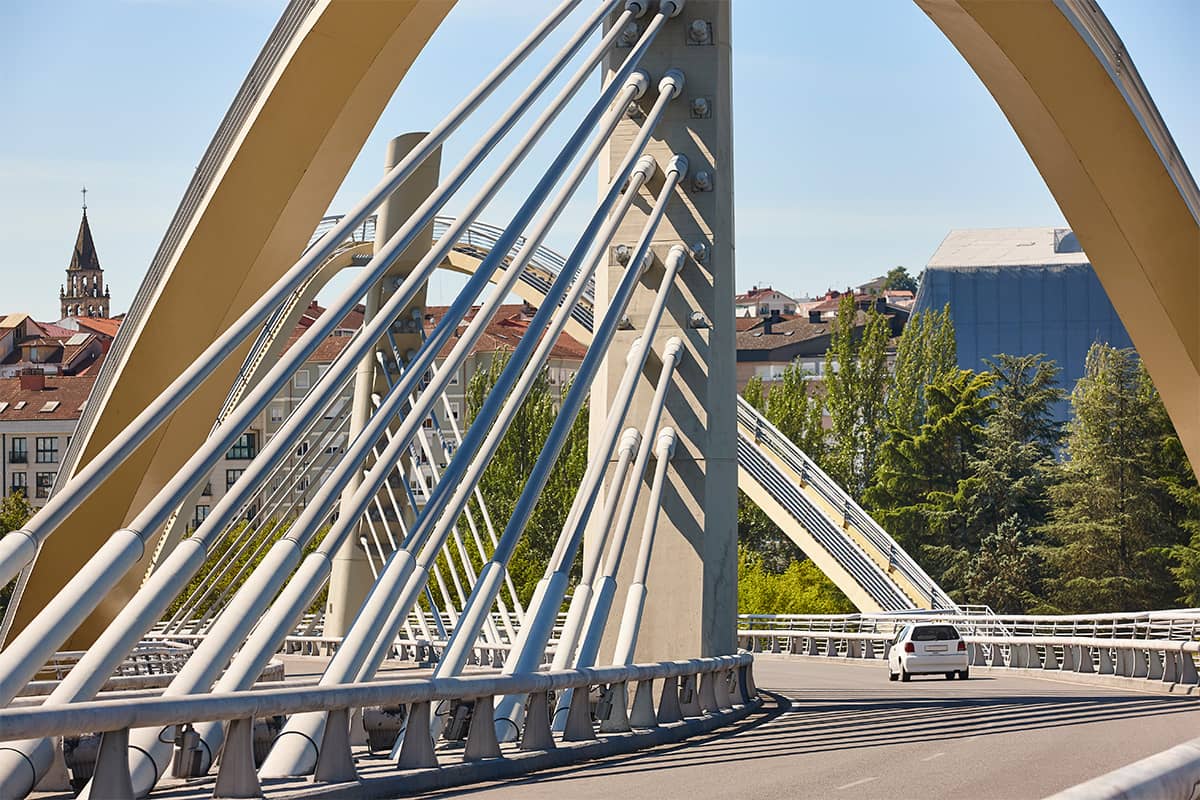 Puente del Milenio en la ciudad de Ourense